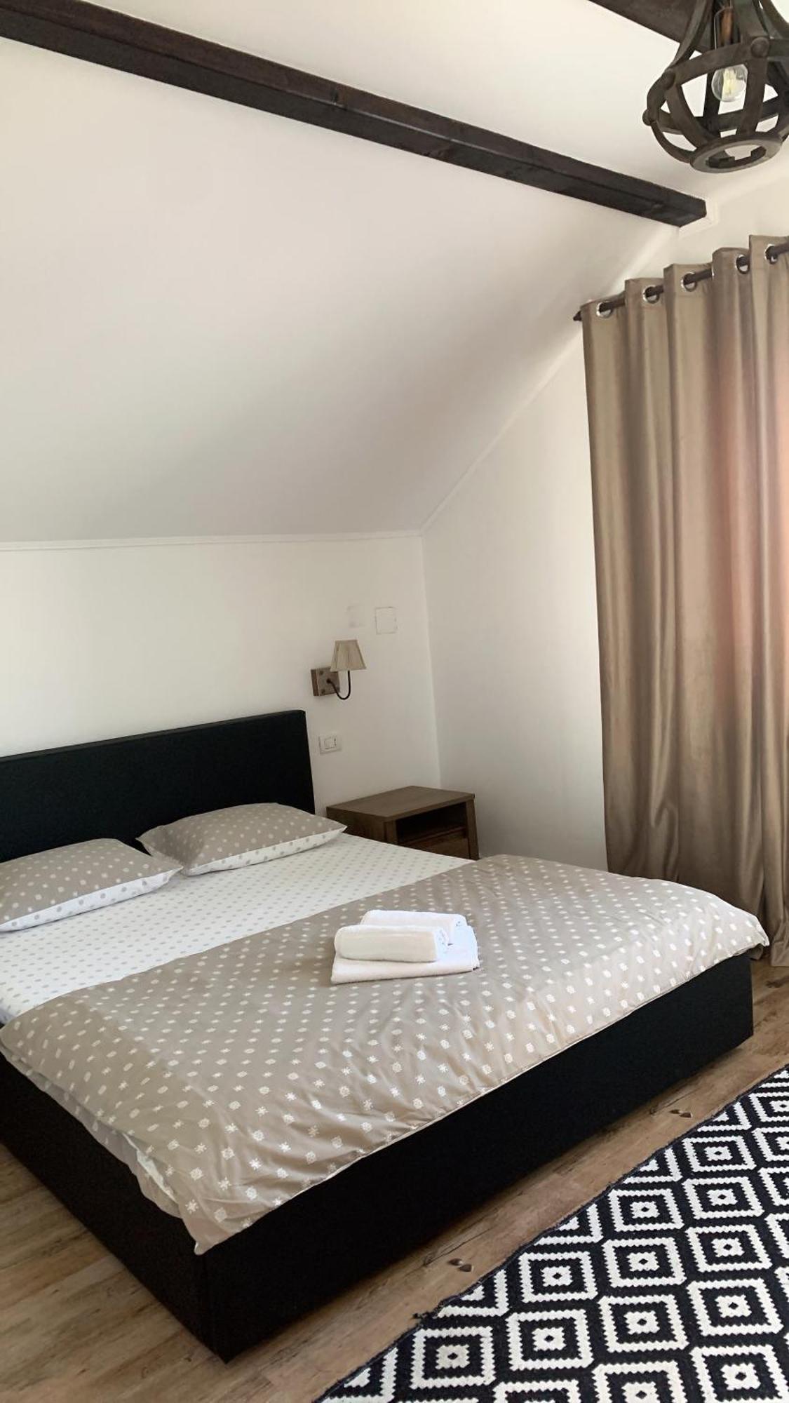 Casa Paunescu Milostea Buitenkant foto